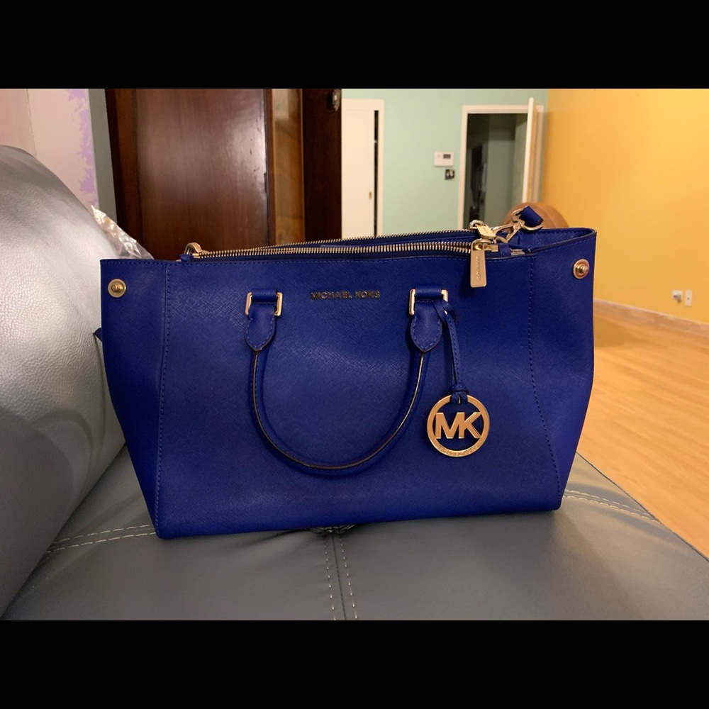Michael kors crossbody bag